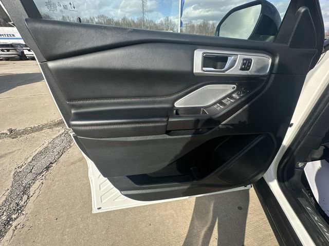 Used 2020 Ford Explorer Platinum w/ Premium Technology Package image 24