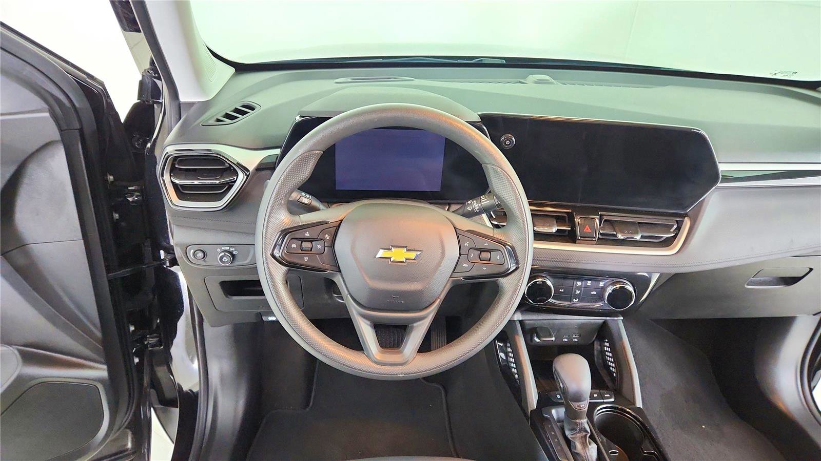 Used 2024 Chevrolet TrailBlazer LT image 28