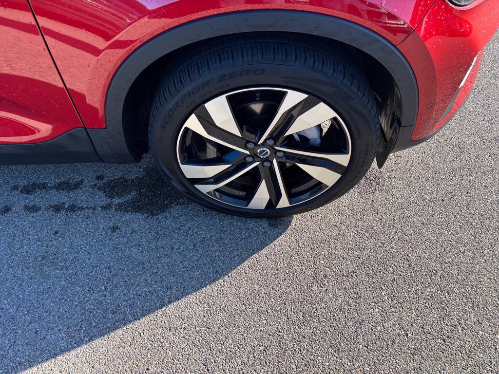Certified 2024 Volvo XC40 B5 Plus w/ Climate Package AWD/4WD image 33