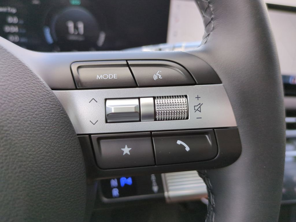 New 2025 Hyundai Tucson Limited image 12