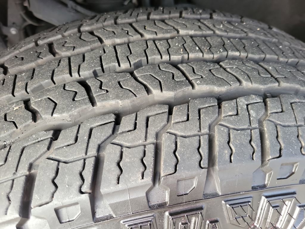 Used 2024 GMC Canyon AT4 w/ AT4 Premium Package image 30