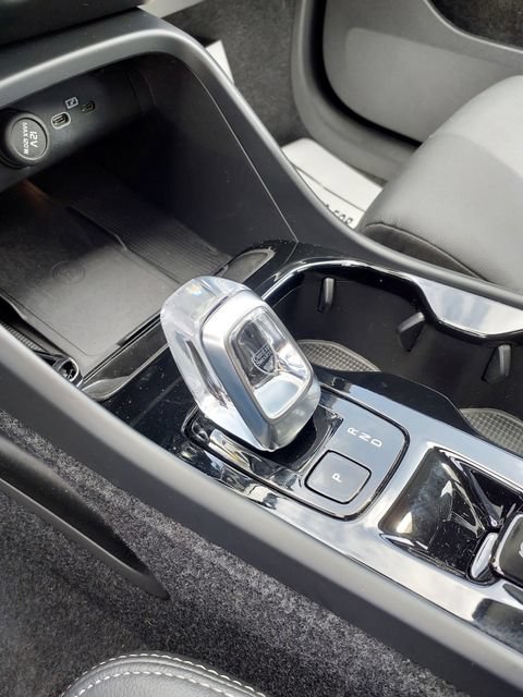 Certified 2026 Volvo XC40 B5 Plus AWD/4WD image 14