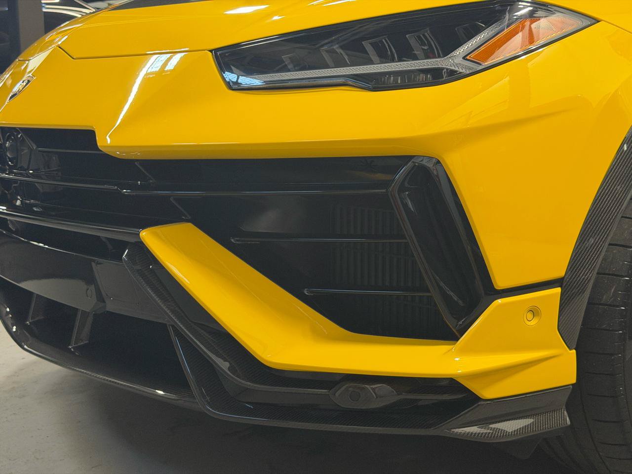 Used 2023 Lamborghini Urus Performante AWD/4WD image 16