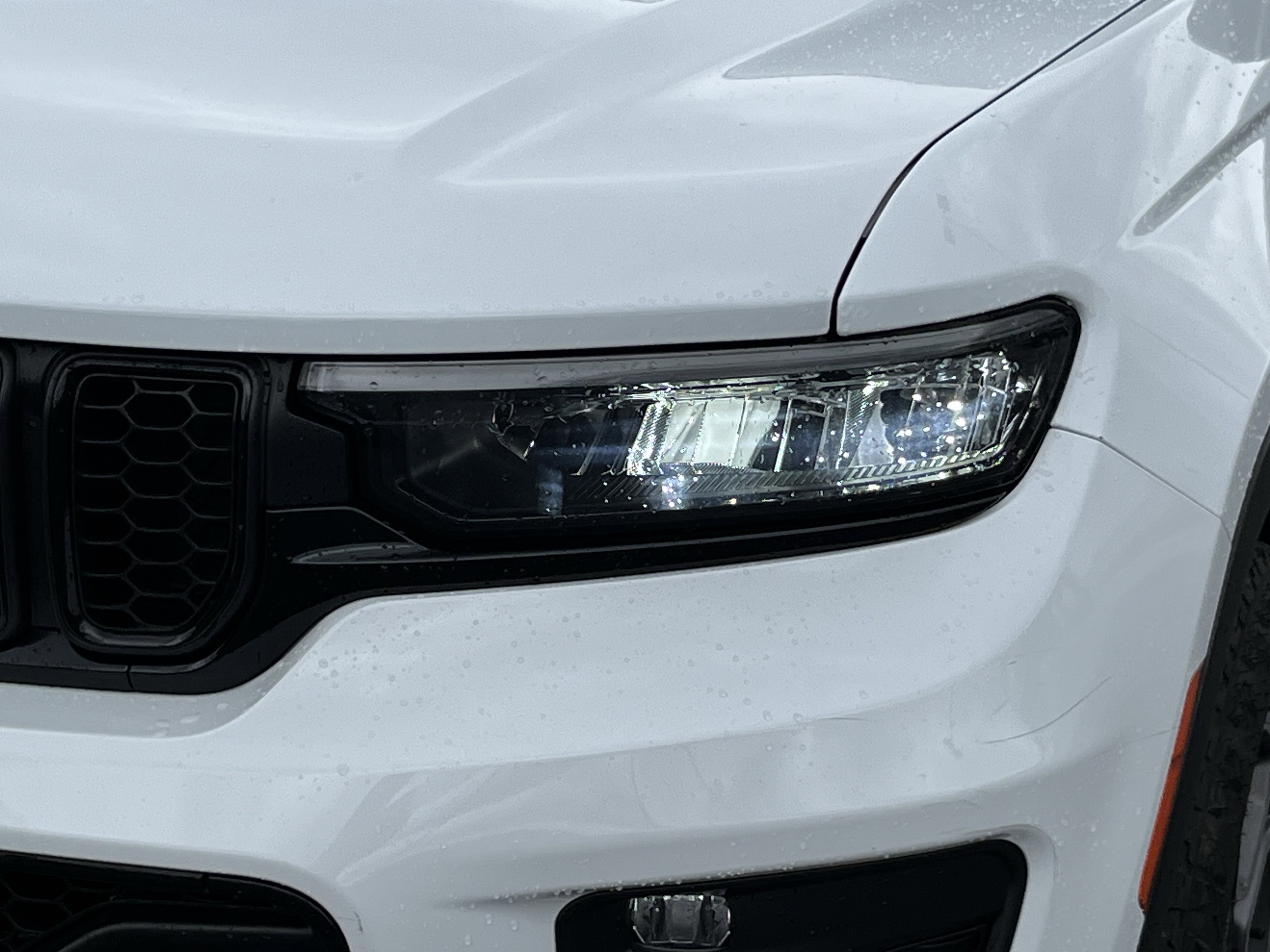 Used 2023 Jeep Grand Cherokee Trailhawk image 9