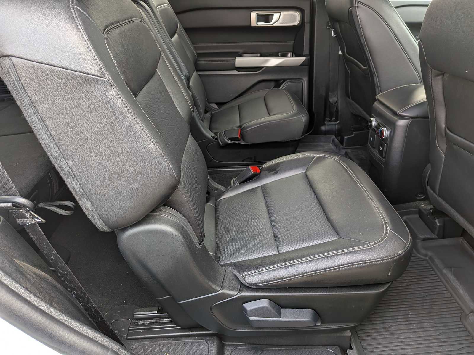 Used 2024 Ford Explorer Limited w/ Limited Technology Package AWD/4WD image 18