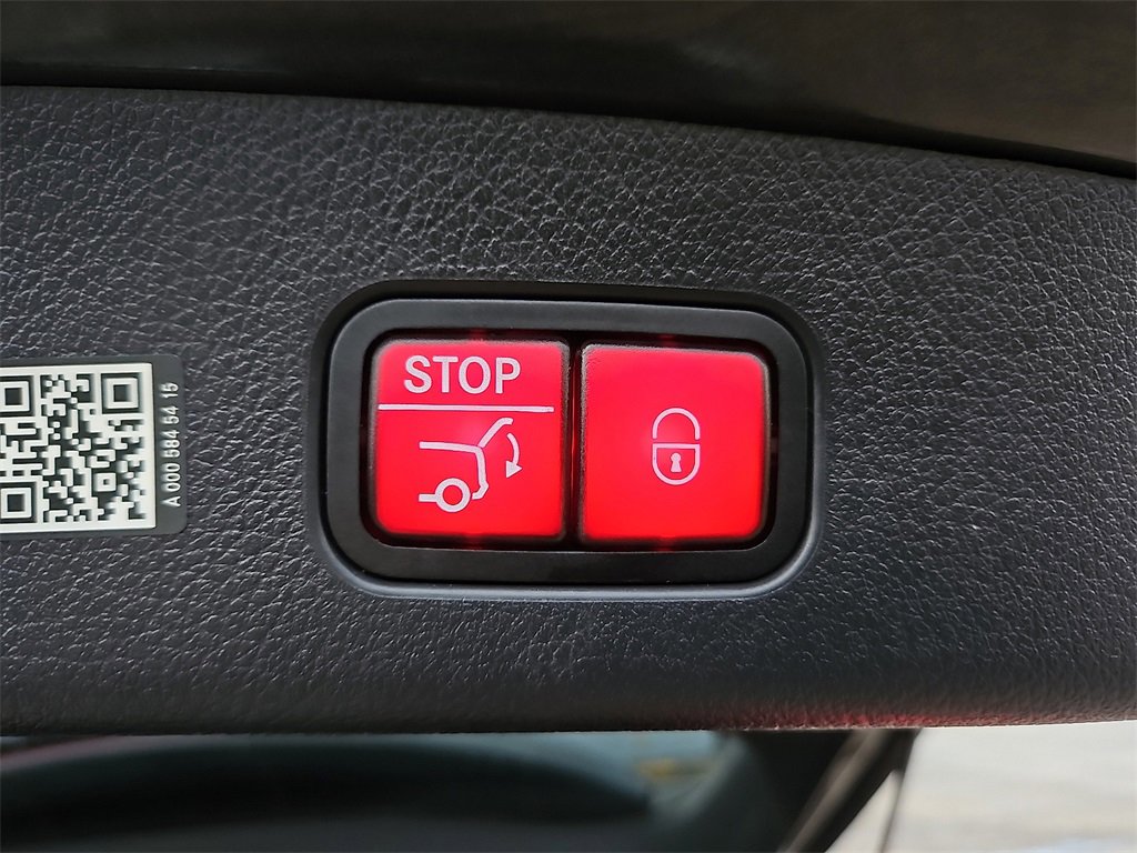 Used 2024 Mercedes-Benz GLC 300 4MATIC image 17