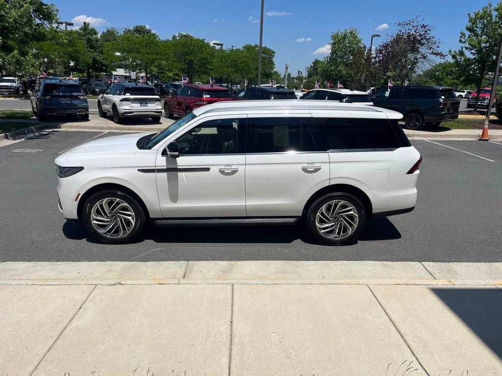 Used 2026 Lincoln Navigator Premiere AWD/4WD image 5