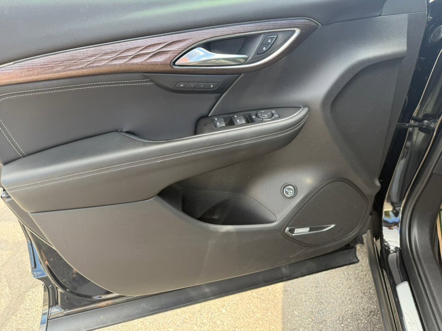 Used 2021 Buick Envision Avenir w/ Technology Package II image 13