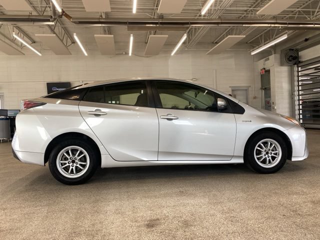 Used 2016 Toyota Prius Two FWD image 4