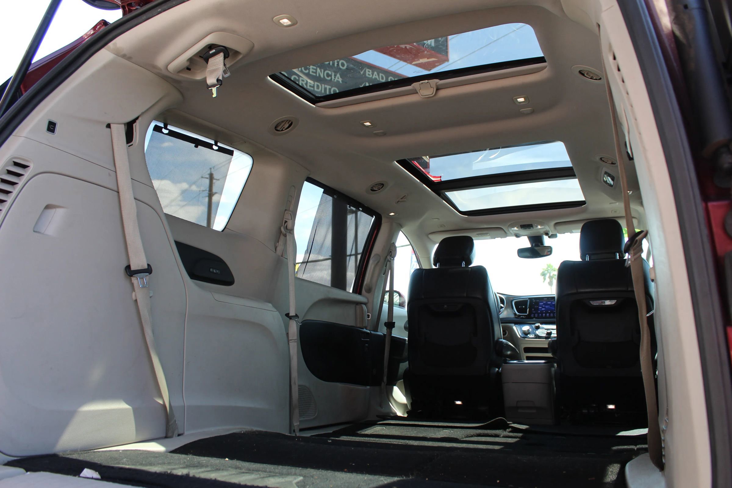 Used 2018 Chrysler Pacifica Limited FWD image 13