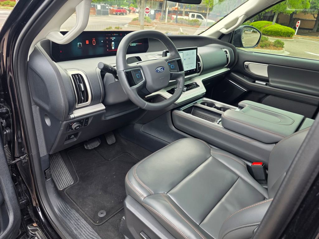 Used 2025 Ford Expedition Active AWD/4WD image 11