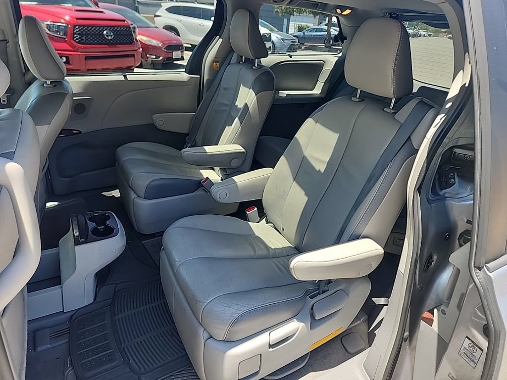 Used 2012 Toyota Sienna Limited w/ Premium Pkg FWD image 11