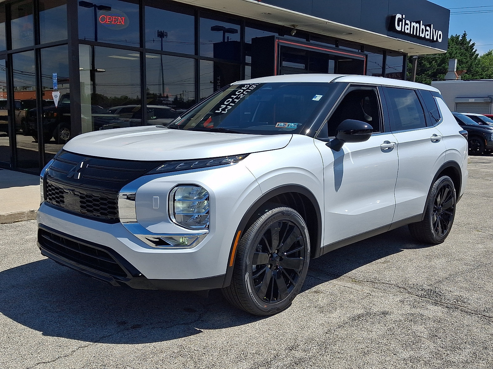 New 2026 Mitsubishi Outlander LE AWD/4WD image 5