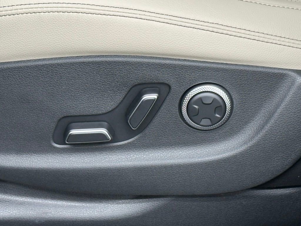 Used 2026 Genesis GV70 2.5T Select image 17