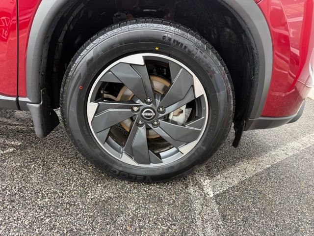 Used 2024 Nissan Rogue SV w/ SV Premium Package image 11