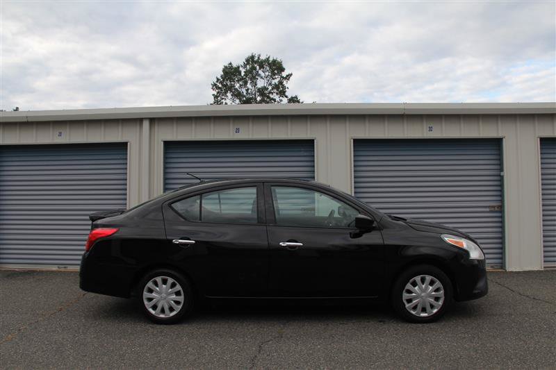 Used 2015 Nissan Versa SV FWD image 8