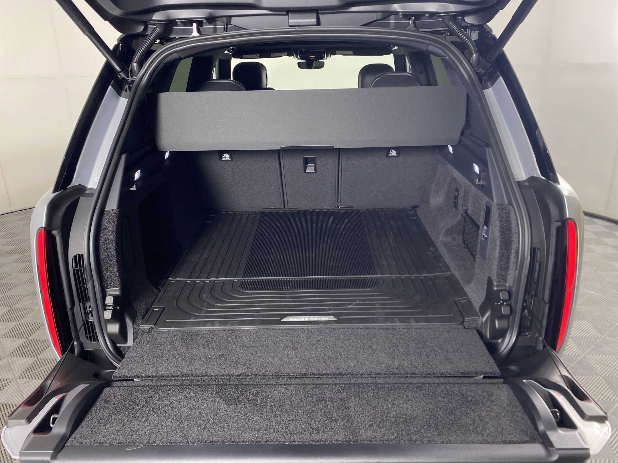 New 2025 Land Rover Range Rover SE image 25