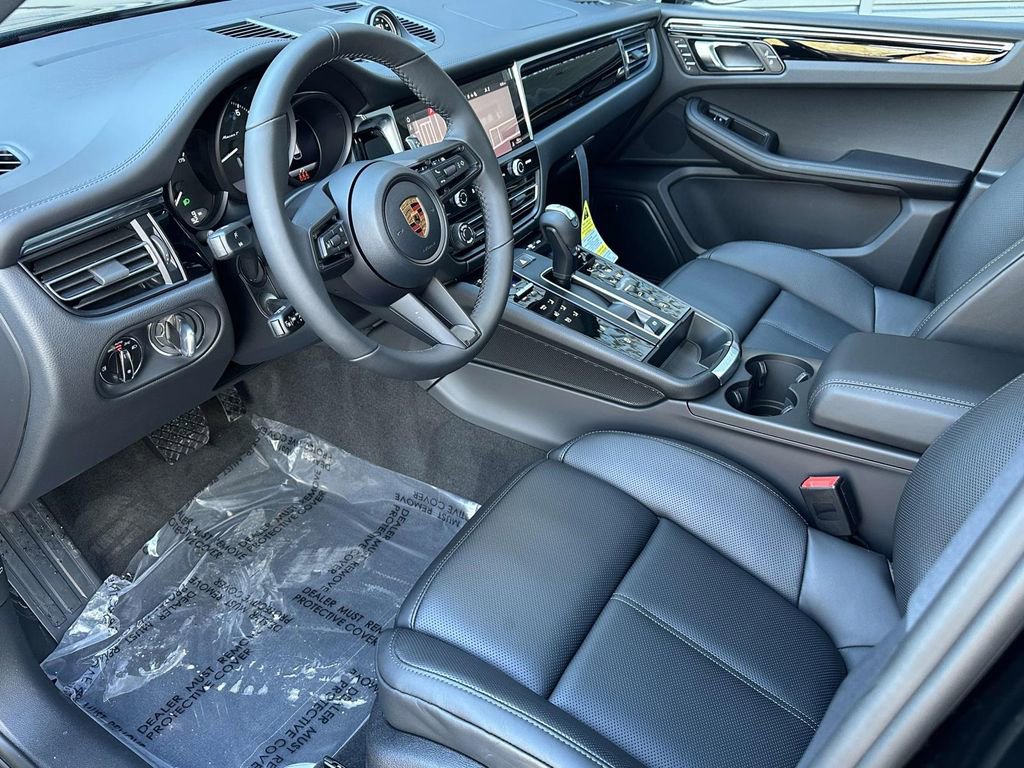 New 2026 Porsche Macan AWD/4WD image 4