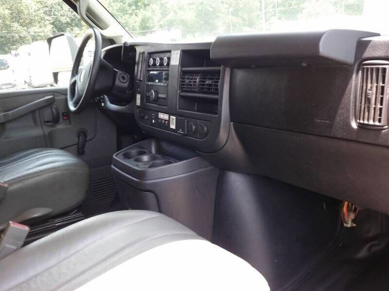 Used 2021 GMC Savana 3500 Extended w/ Power Convenience Package image 11