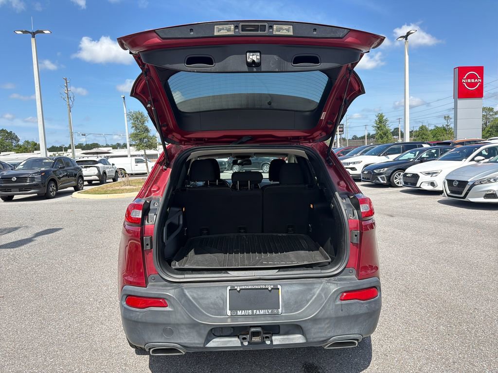 Used 2017 Jeep Cherokee Latitude w/ Trailer Tow Group FWD image 9