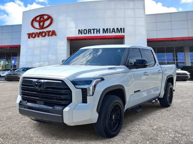 Used 2025 Toyota Tundra Limited AWD/4WD image 2