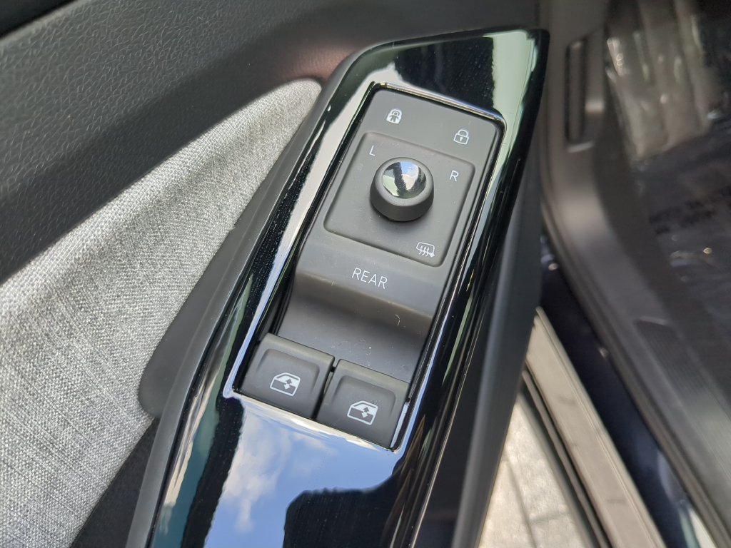 Certified 2023 Volkswagen ID.4 Pro RWD image 17
