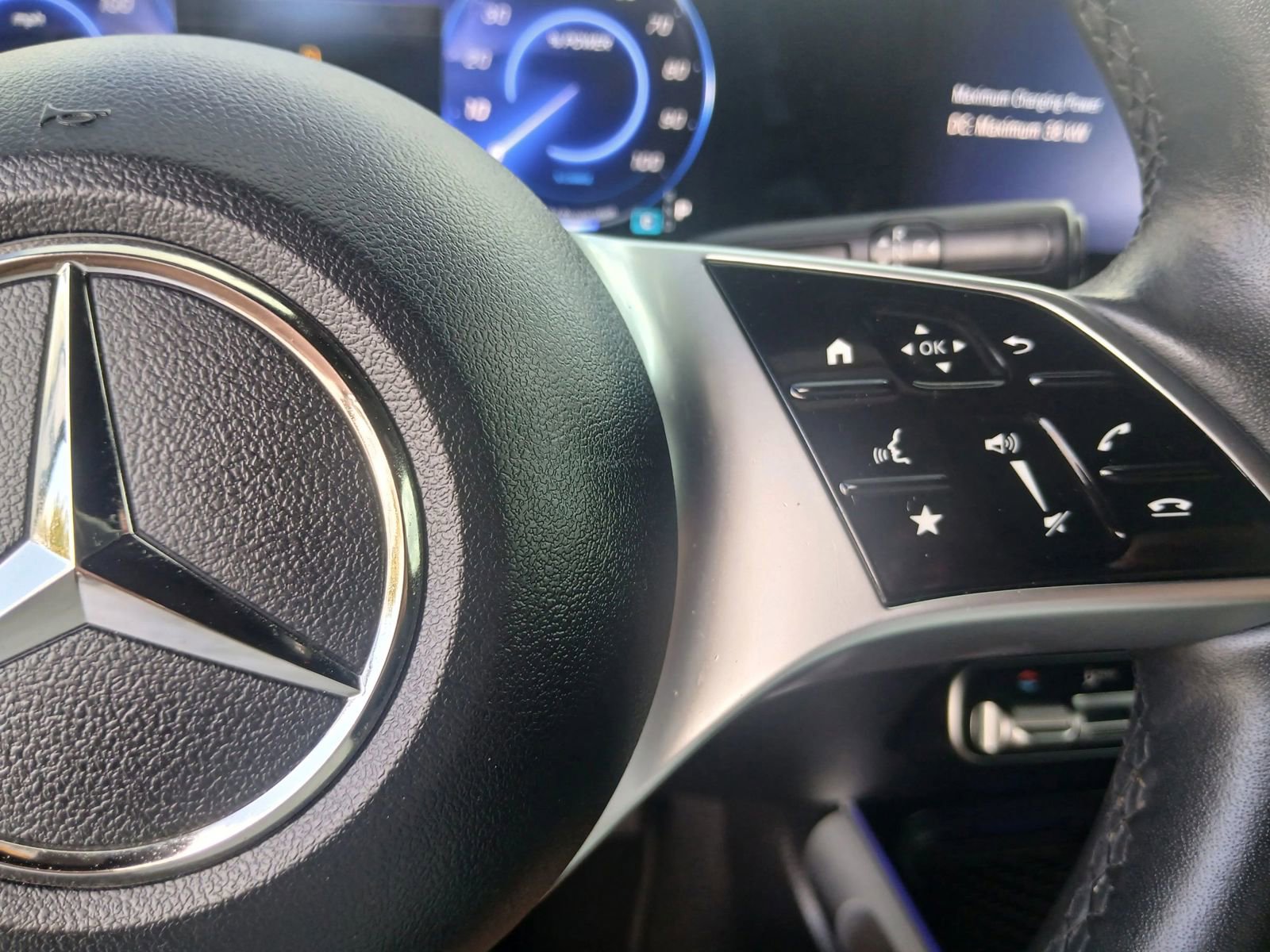 Used 2024 Mercedes-Benz EQB 300 4MATIC w/ Winter Package image 30