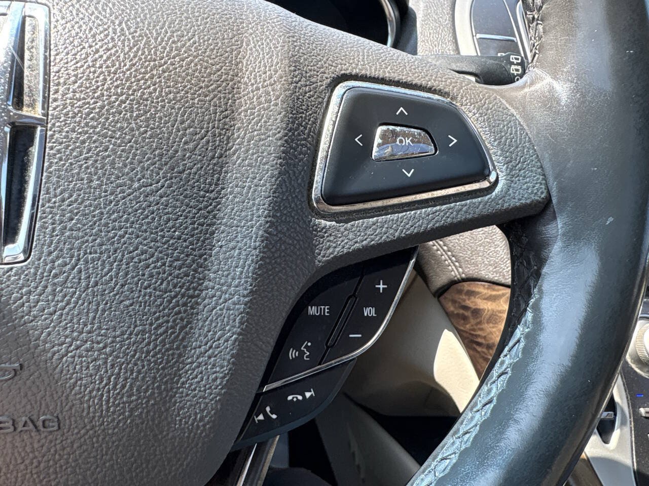 Used 2016 Lincoln MKX Reserve w/ Technology Package AWD/4WD image 8