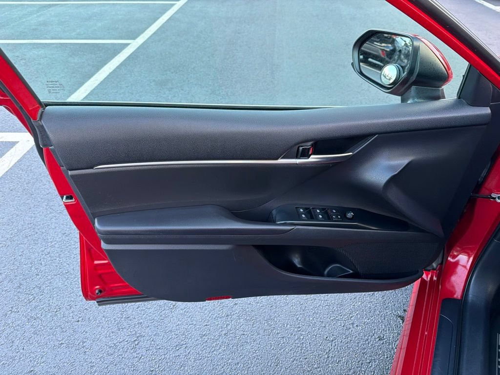 Used 2020 Toyota Camry SE FWD image 18