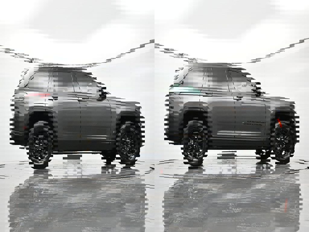 New 2025 Jeep Grand Cherokee Altitude image 40