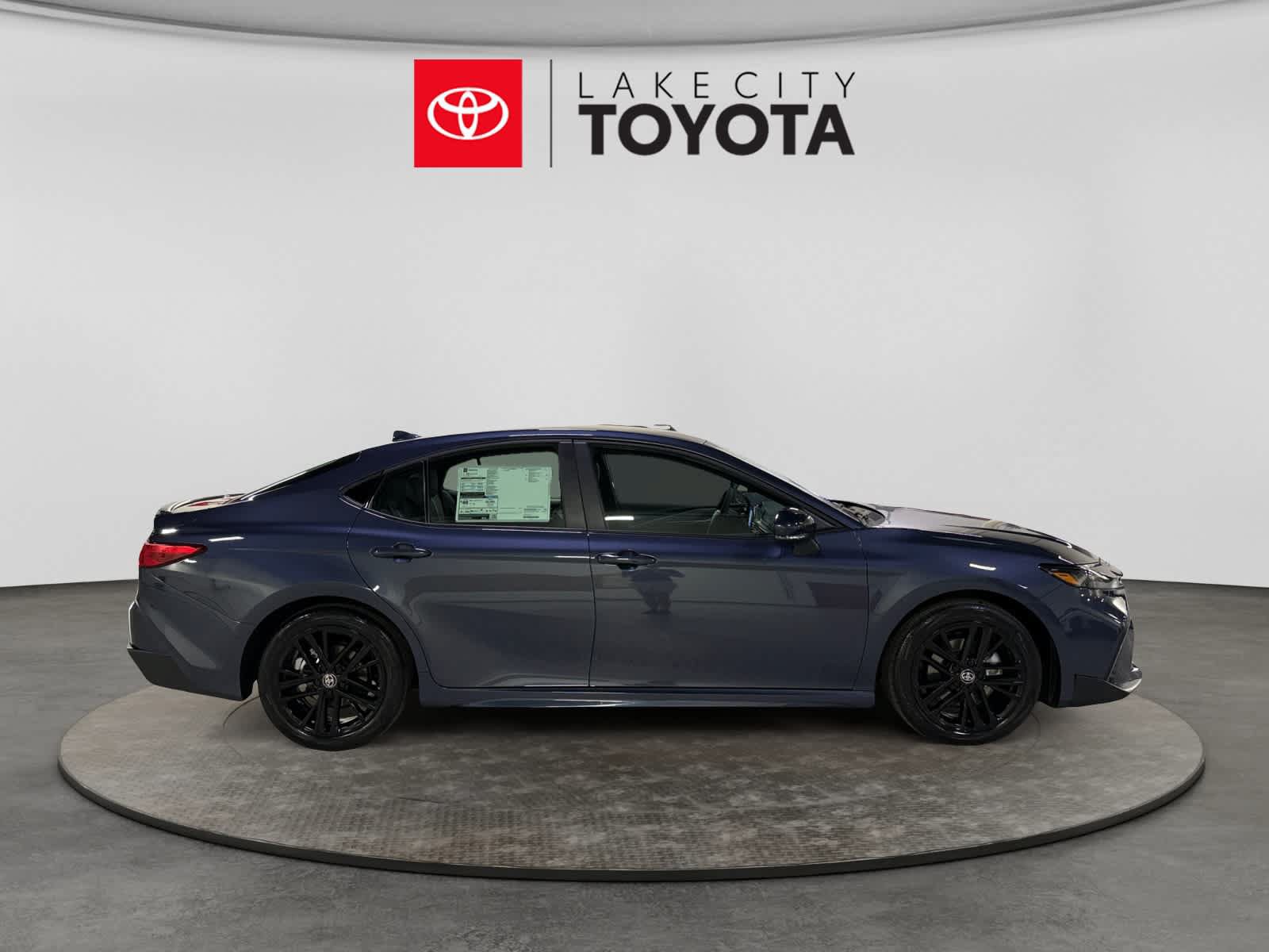 Used 2026 Toyota Camry SE FWD image 10