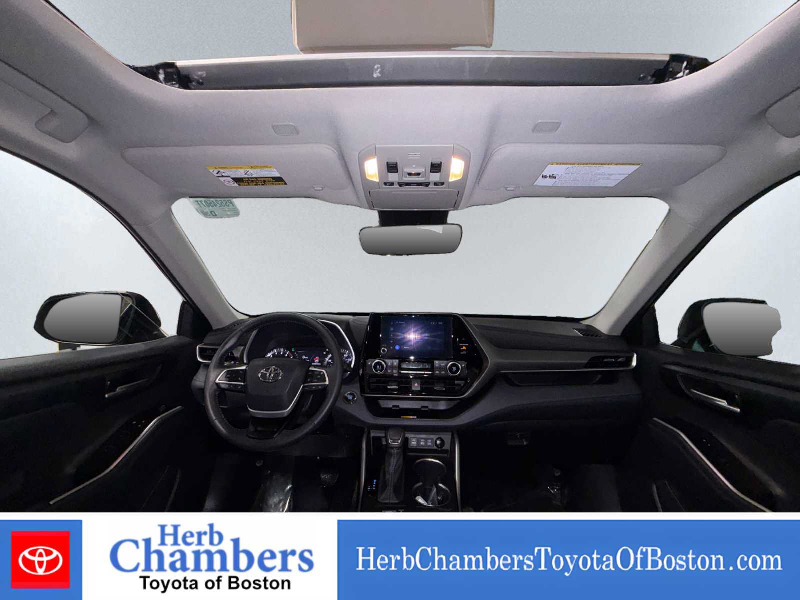 Used 2023 Toyota Highlander XLE AWD/4WD image 5