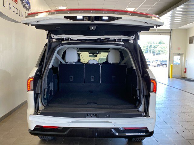 New 2026 Lincoln Navigator L Black Label AWD/4WD image 9