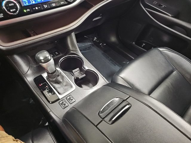 Used 2016 Toyota Highlander XLE AWD/4WD image 21