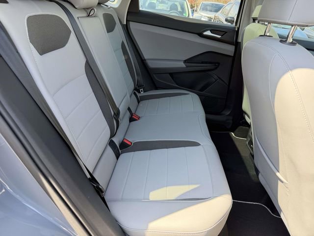 Used 2023 Volkswagen Taos SE w/ Panoramic Sunroof Package image 9