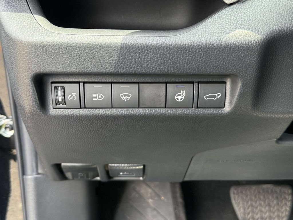 Used 2022 Toyota RAV4 XLE w/ Convenience Package AWD/4WD image 25