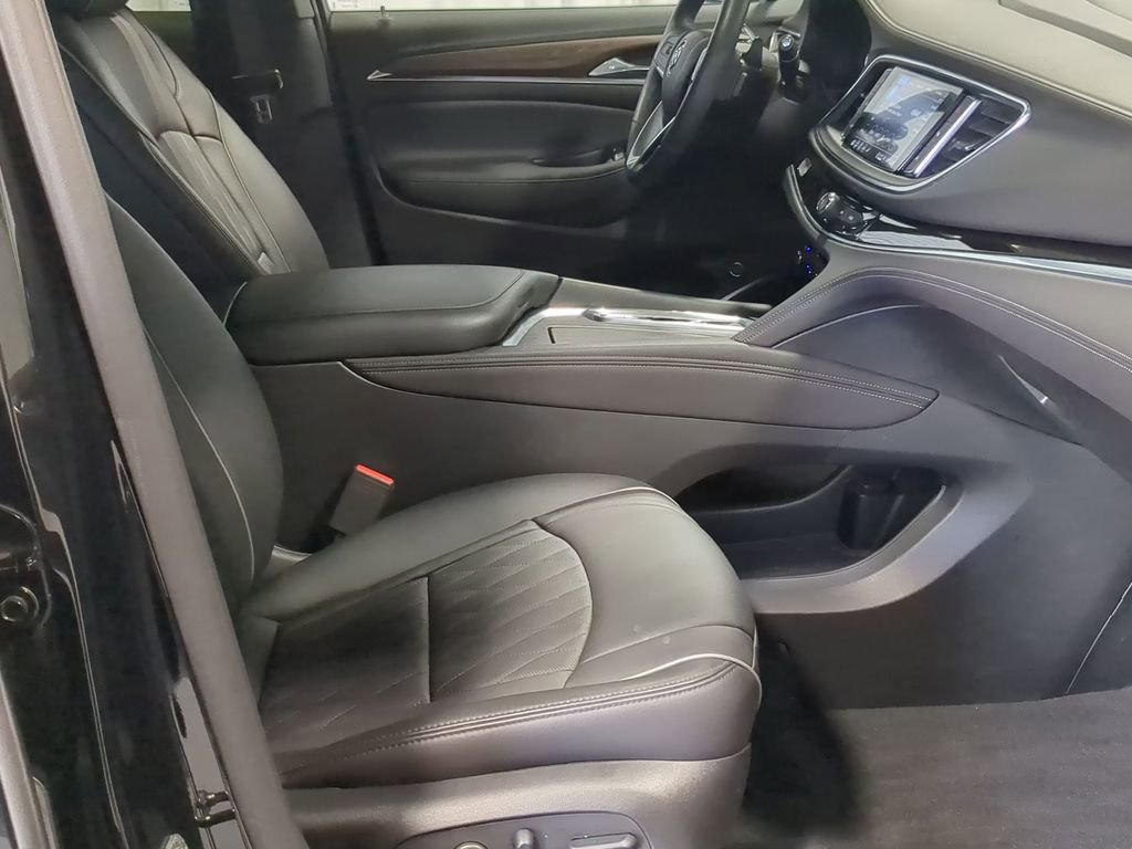 Used 2024 Buick Enclave Avenir w/ Avenir Technology Package AWD/4WD image 28