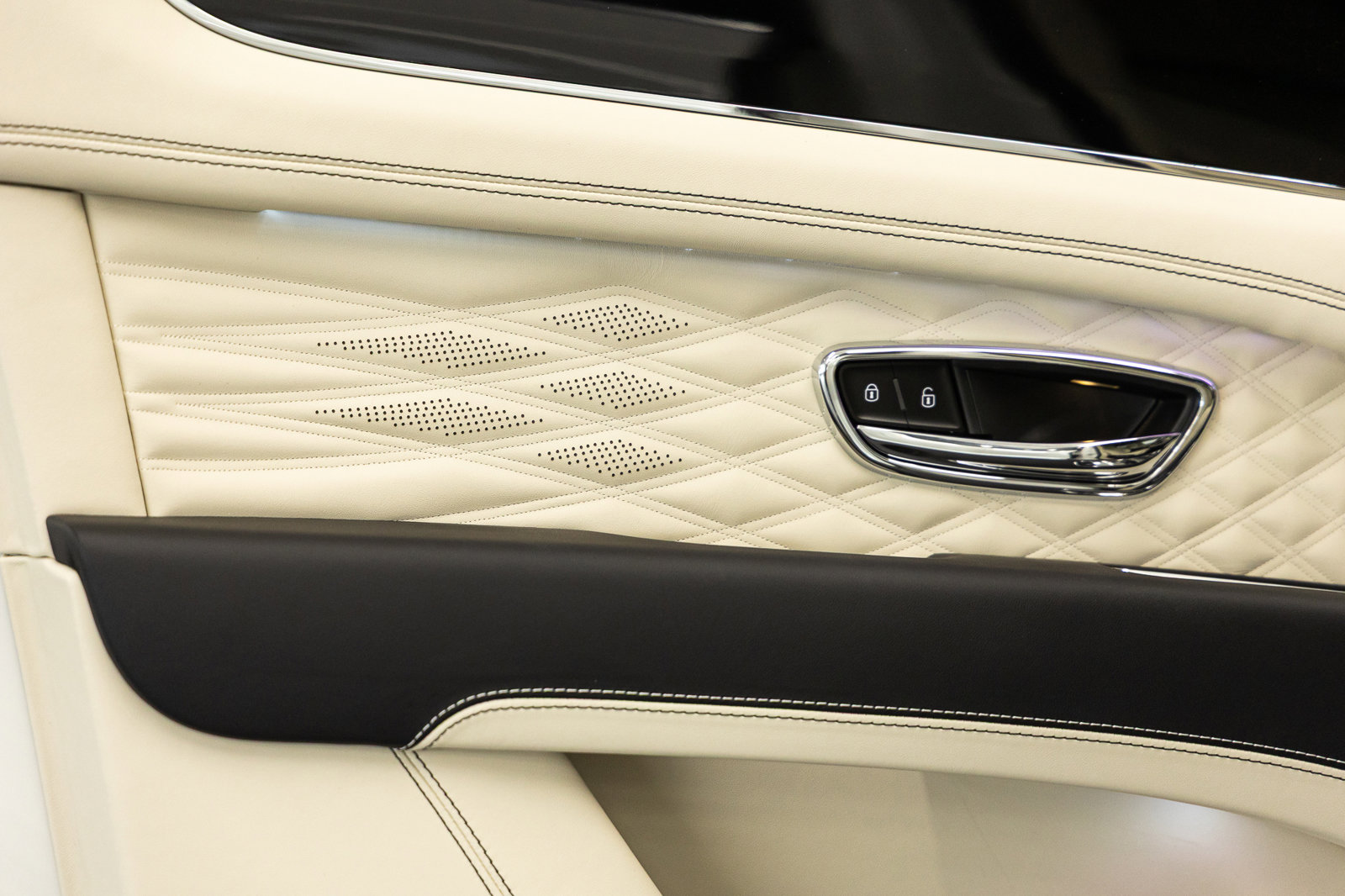 New 2026 Bentley Bentayga AWD/4WD image 24