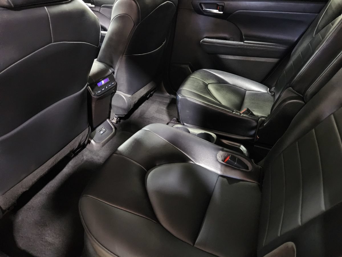 Used 2022 Toyota Highlander XLE FWD image 47