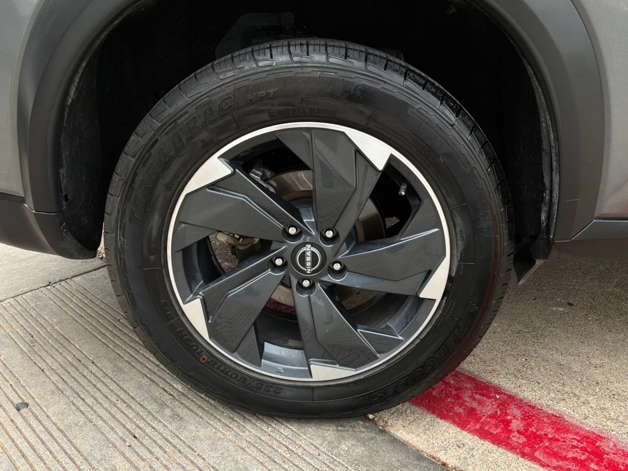 Used 2025 Nissan Rogue SV AWD/4WD image 9