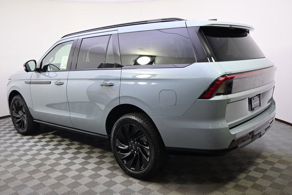 New 2026 Lincoln Navigator Reserve AWD/4WD image 3
