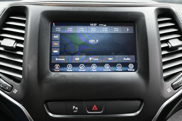 Used 2020 Jeep Cherokee Latitude Plus w/ Cold Weather Group AWD/4WD image 30