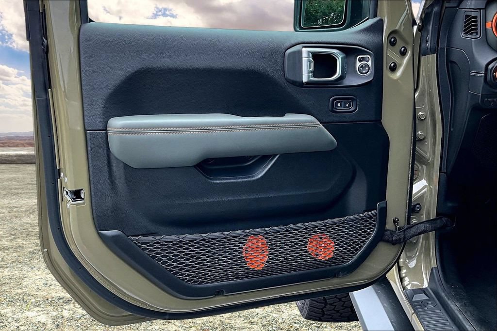 Used 2025 Jeep Gladiator Mojave AWD/4WD image 21