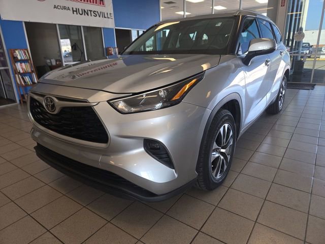 Used 2022 Toyota Highlander XLE image 4