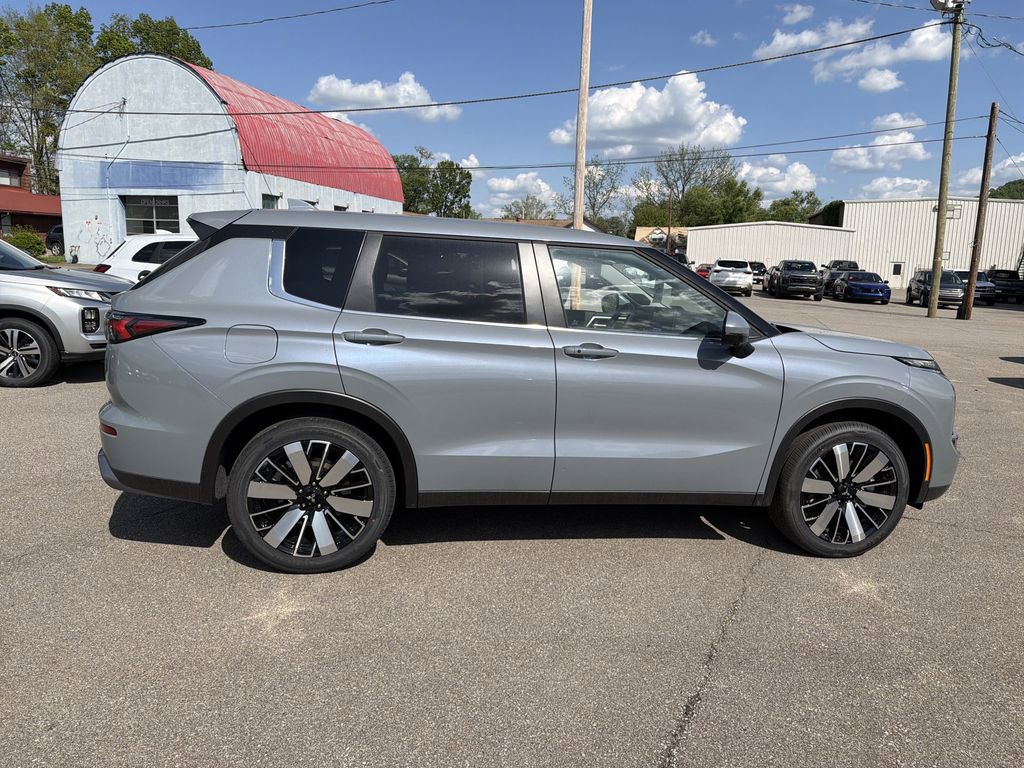New 2026 Mitsubishi Outlander SE AWD/4WD image 3