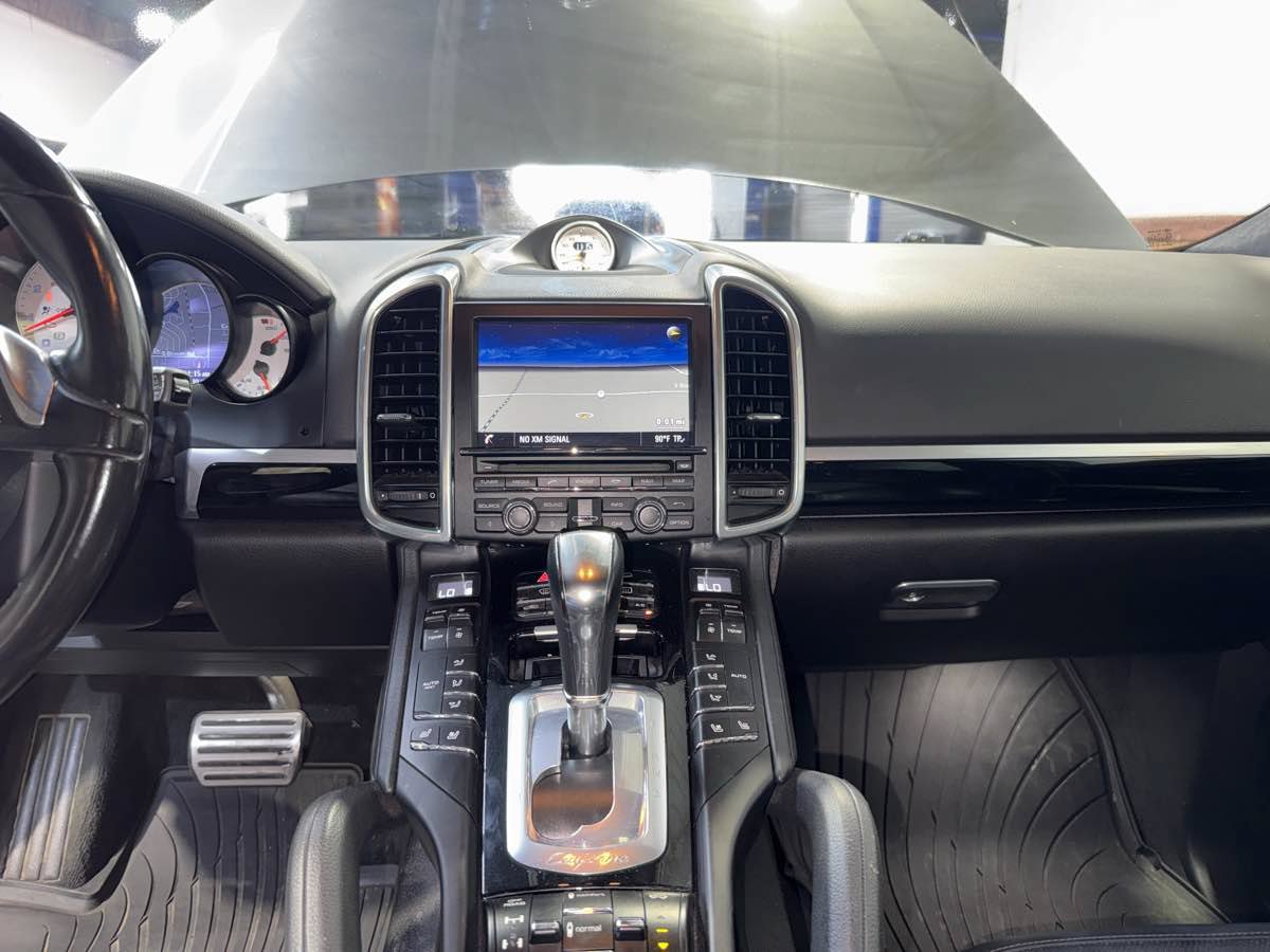 Used 2014 Porsche Cayenne GTS AWD/4WD image 20