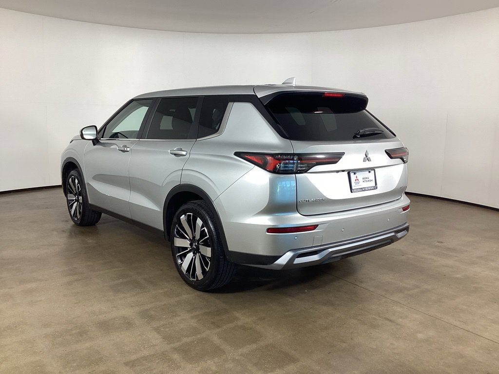 Used 2025 Mitsubishi Outlander SE AWD/4WD image 7