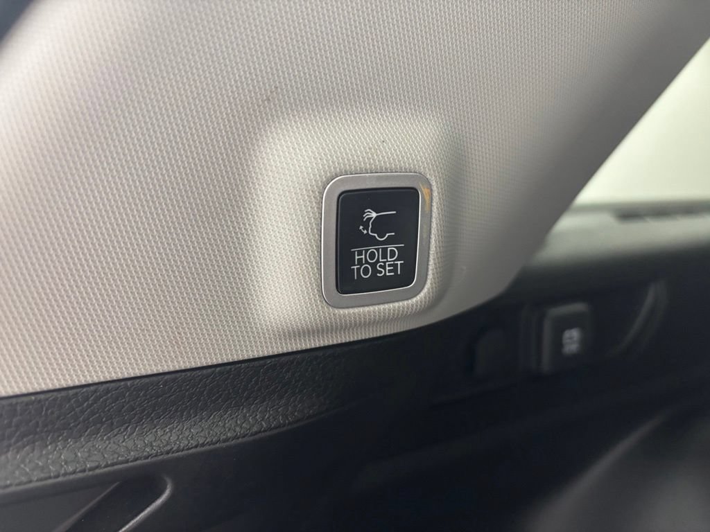 Used 2024 Jeep Grand Cherokee Limited AWD/4WD image 10
