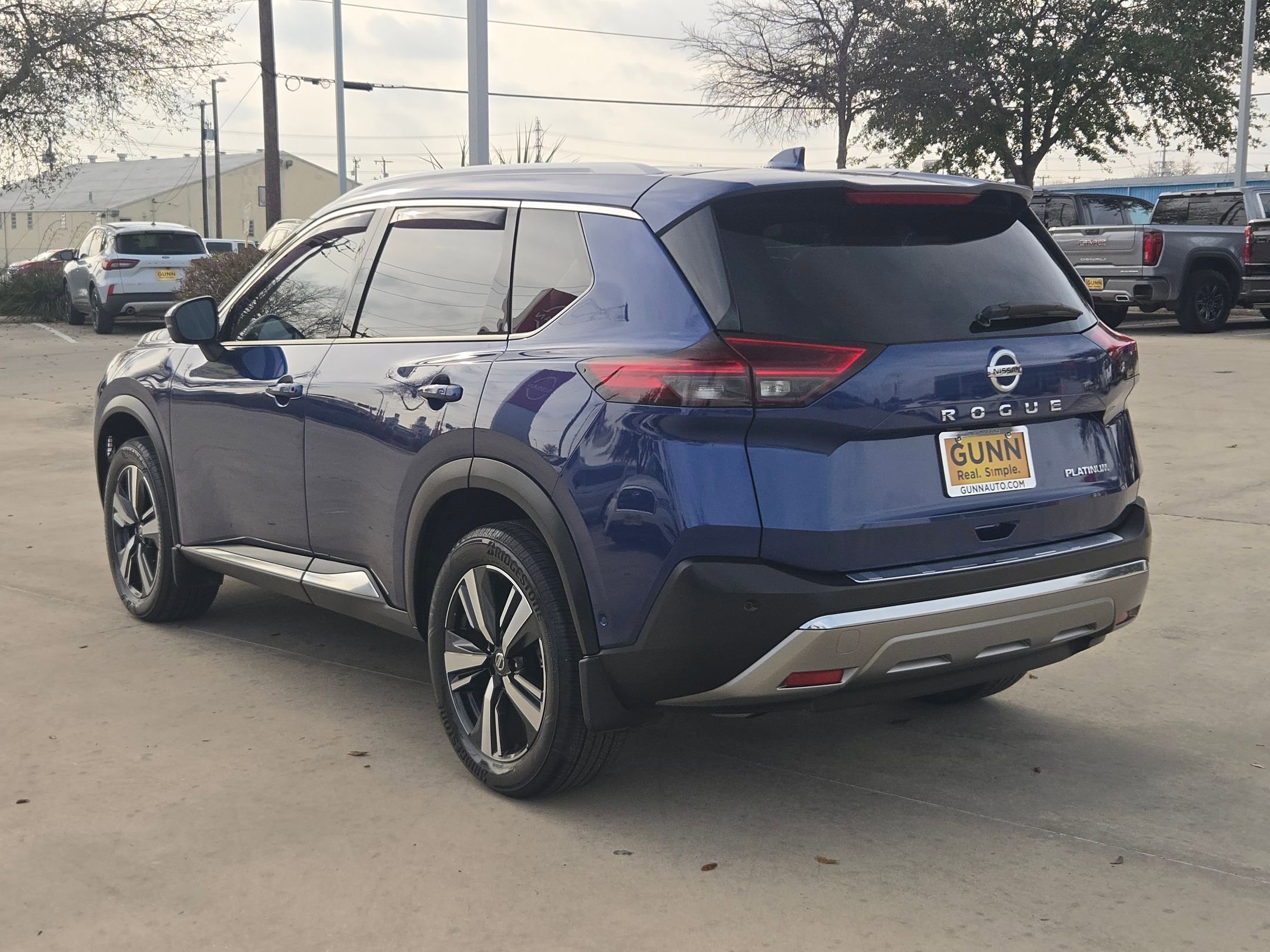 Used 2021 Nissan Rogue Platinum image 5