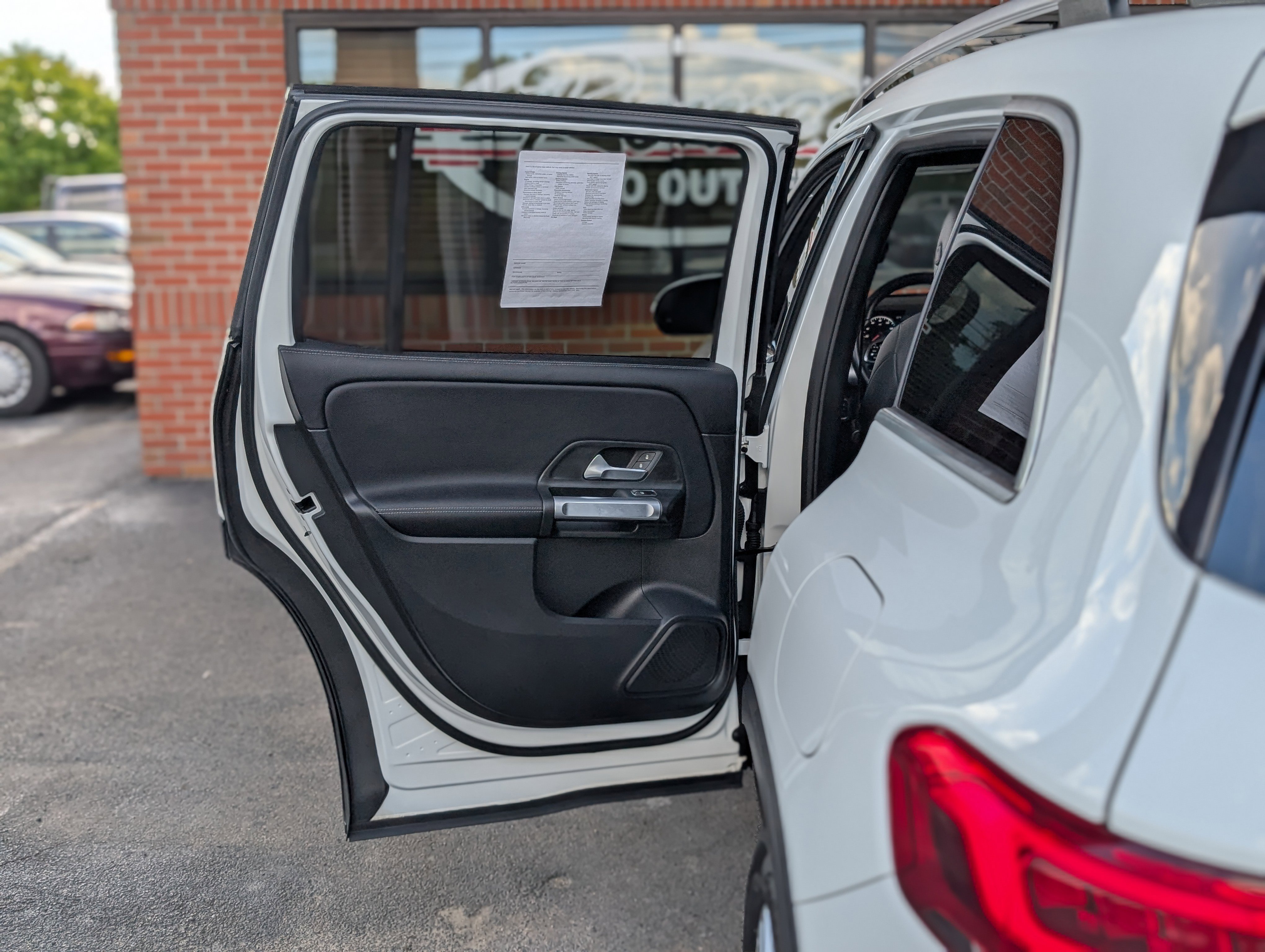 Used 2023 Mercedes-Benz GLB 250 4MATIC image 32